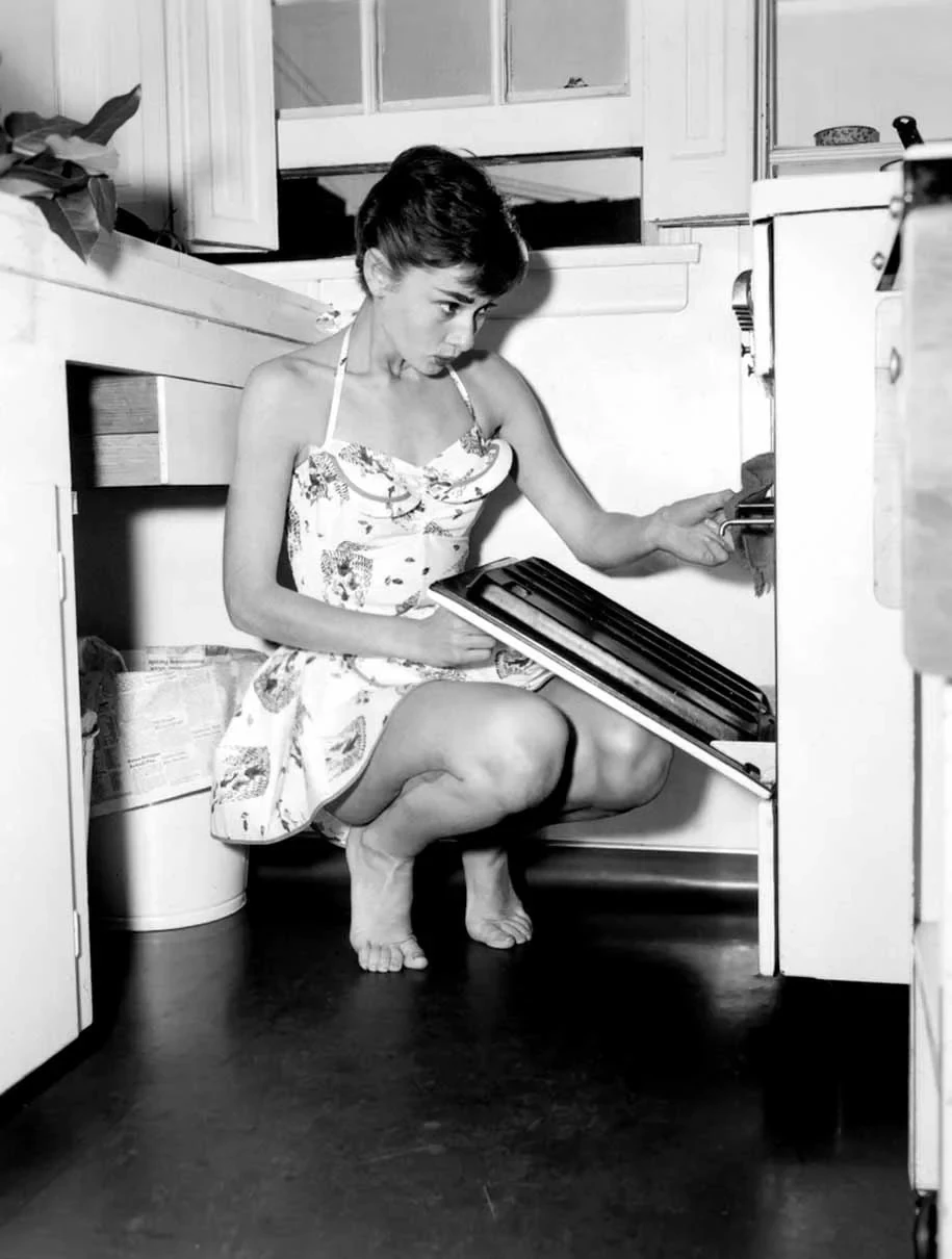 黑白上色  a4e92dce136cd27035c90b7cbc31b88d_cmp@915x1210.webp