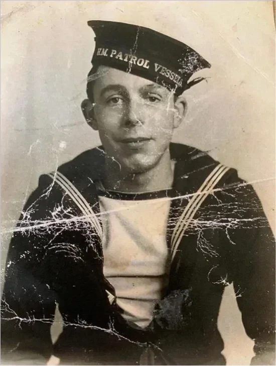 AI人像精修 ai-portrait-retouching 4e7bdf2caa446fd9b22a0d6ef34ef0a2_cmp@550x728.webp